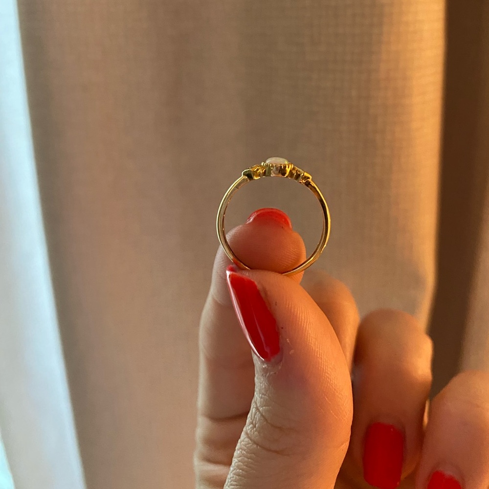 Mother of Pearl 14k Gold Ring / Size 6 - Picture 3 of 8